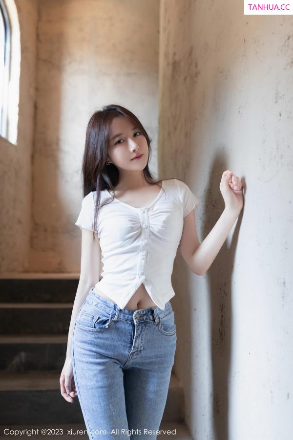 鱼子酱fish  [XiuRen]高清写真图 2023.08.18 No.7254 鱼子酱Fish 牛仔裤美腿第2张图片